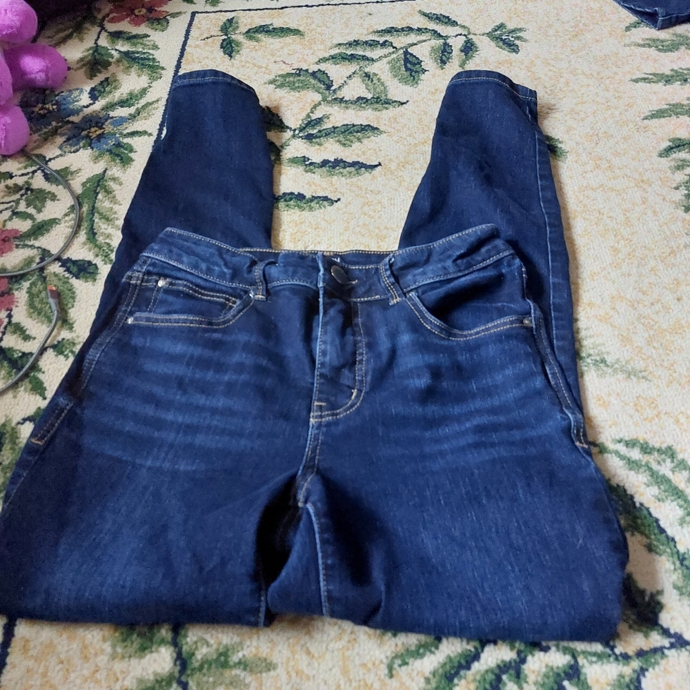 Maurices Everflex High Rise Jeans. Size 6 Regular.